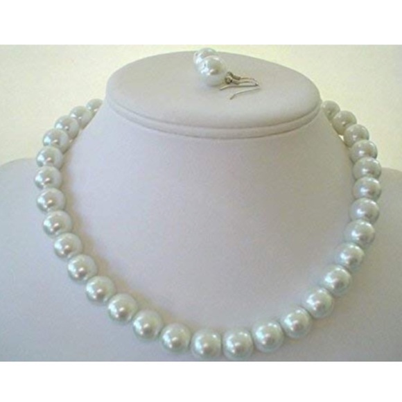 Large Pearl Necklace & Earring Set - Picture 2 of 3
